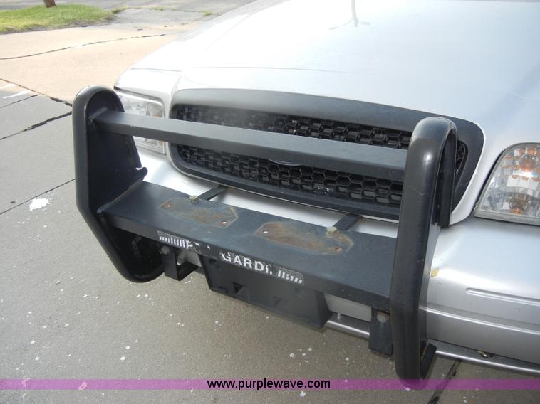 image for item D4239 2005 Ford Crown Victoria Police Interceptor