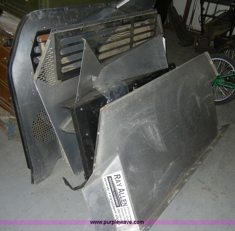 image for item N9879 Assorted canine equipment