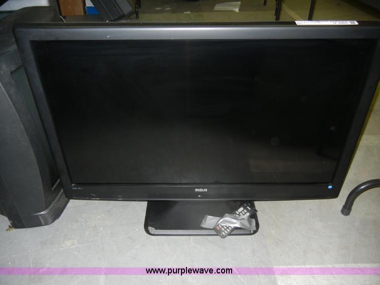 image for item N9905 RCA 40" television