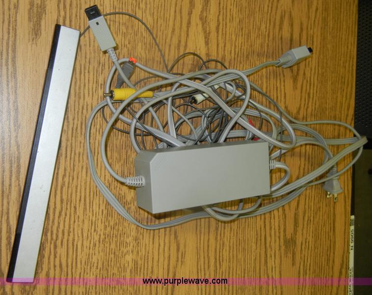 image for item N9910 Nintendo Game Cube controller system