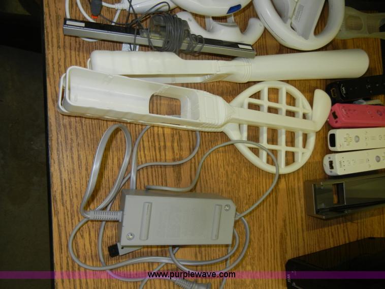 image for item N9912 Wii game console