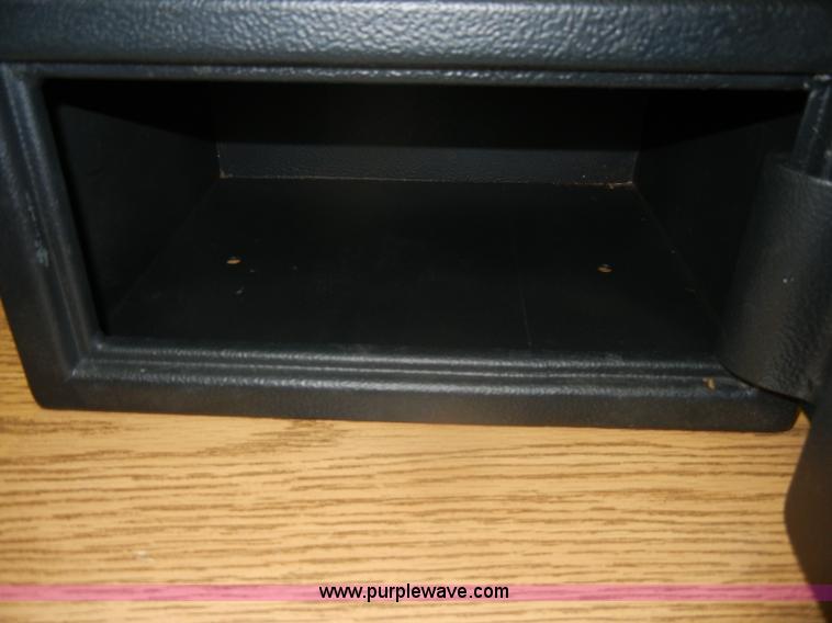 image for item N9915 (5) assorted personal home safes