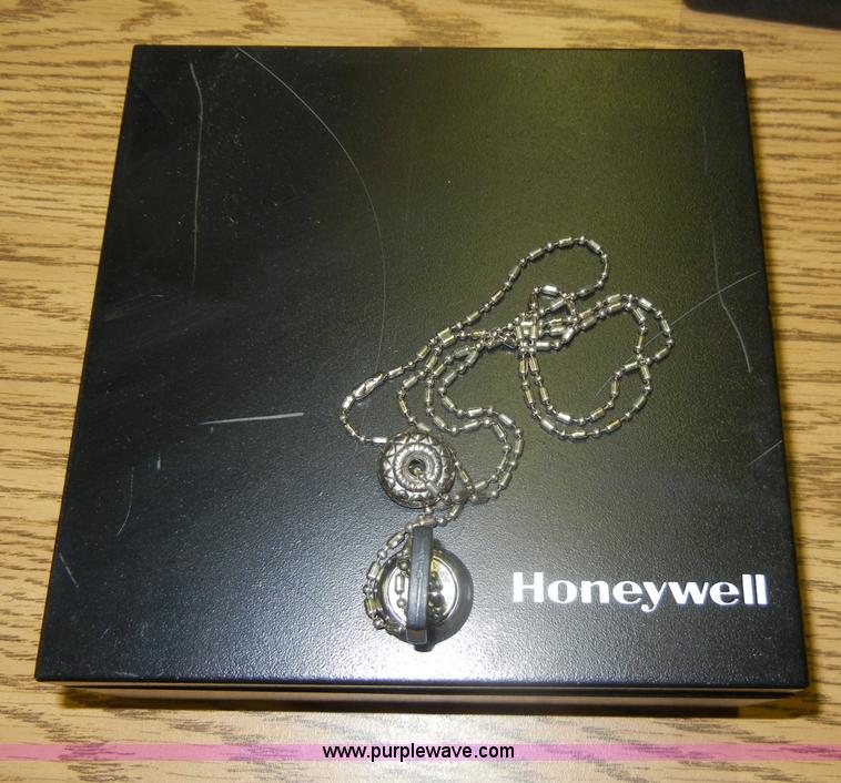 image for item N9915 (5) assorted personal home safes
