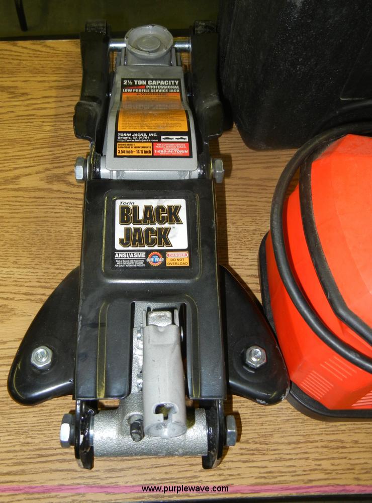 image for item N9916 Assorted tools