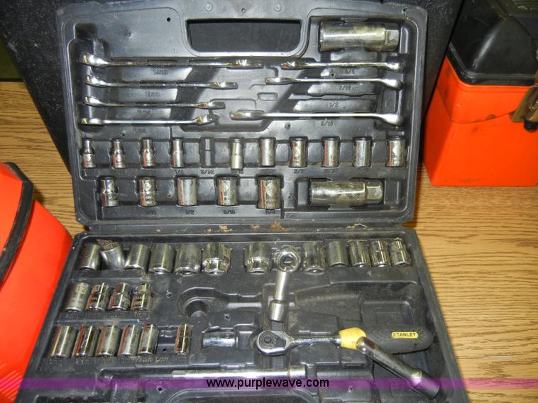 image for item N9916 Assorted tools