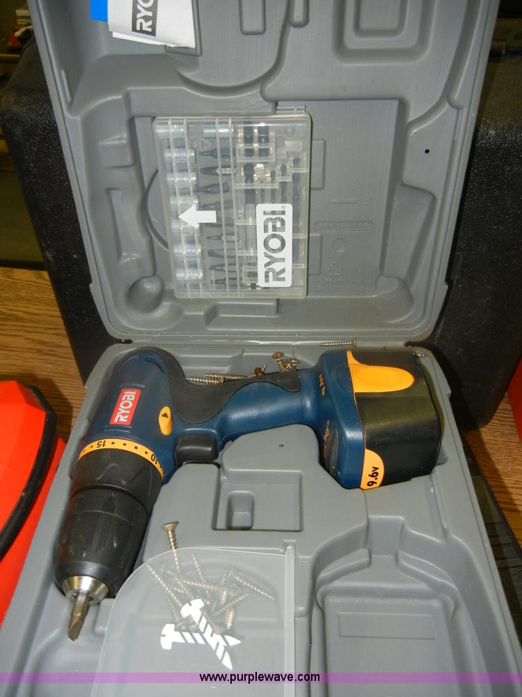 image for item N9916 Assorted tools