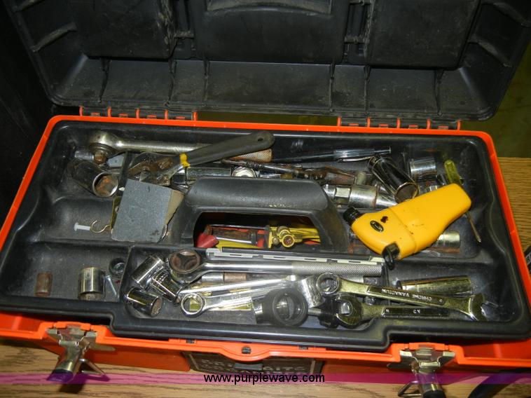 image for item N9916 Assorted tools