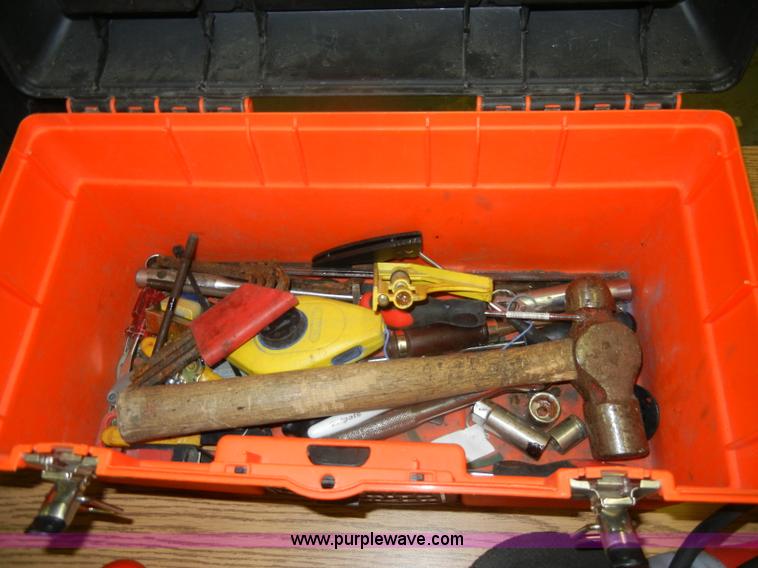 image for item N9916 Assorted tools