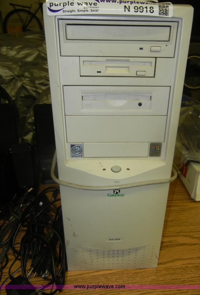image for item N9918 Assorted electronics
