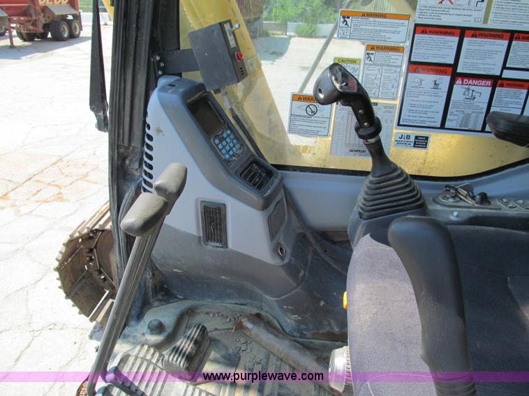 image for item C2327 2004 Komatsu PC400LC-7 excavator