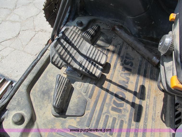 image for item C2327 2004 Komatsu PC400LC-7 excavator