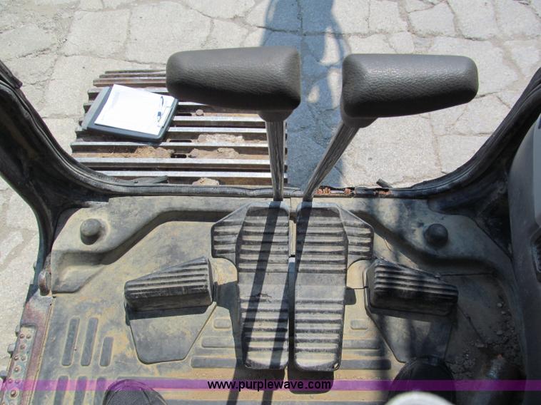 image for item C2327 2004 Komatsu PC400LC-7 excavator