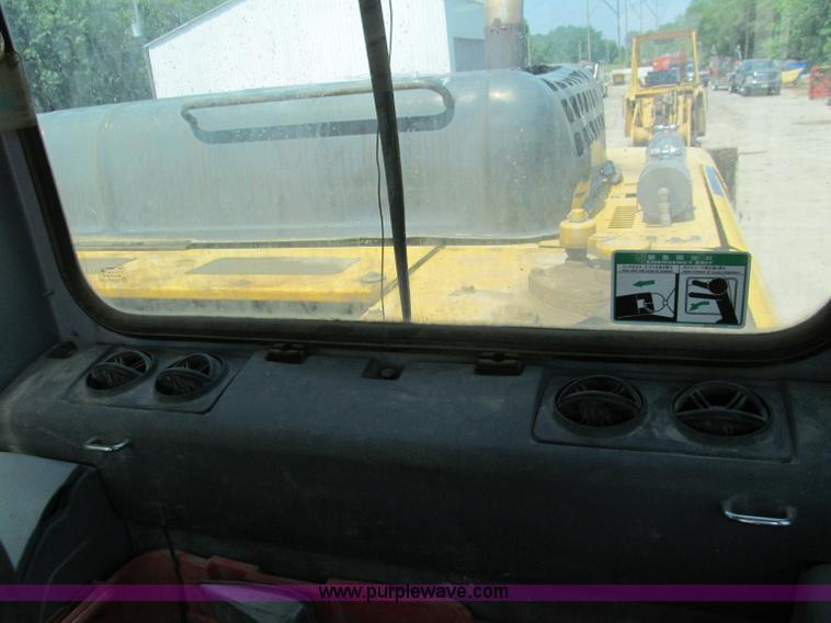 image for item C2327 2004 Komatsu PC400LC-7 excavator