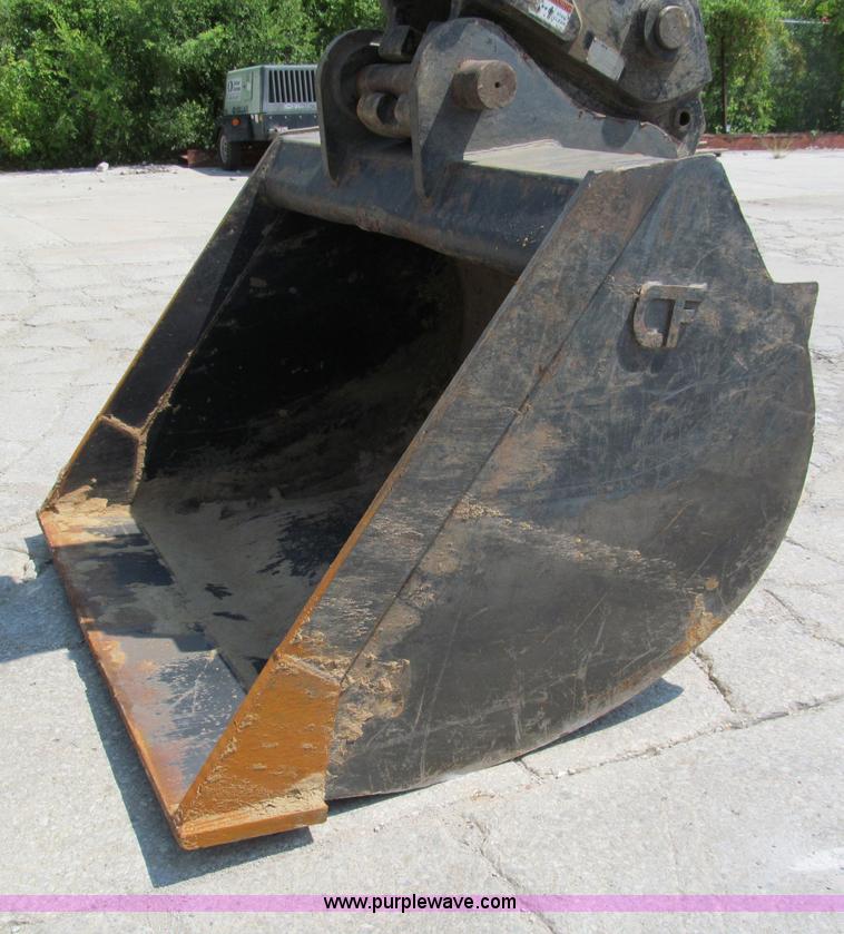 image for item C2327 2004 Komatsu PC400LC-7 excavator