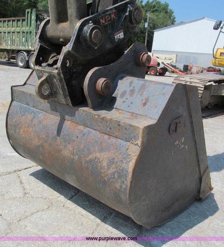 image for item C2327 2004 Komatsu PC400LC-7 excavator