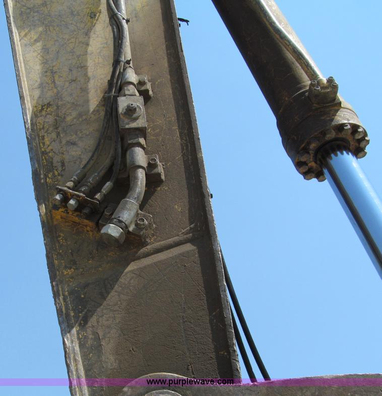 image for item C2327 2004 Komatsu PC400LC-7 excavator