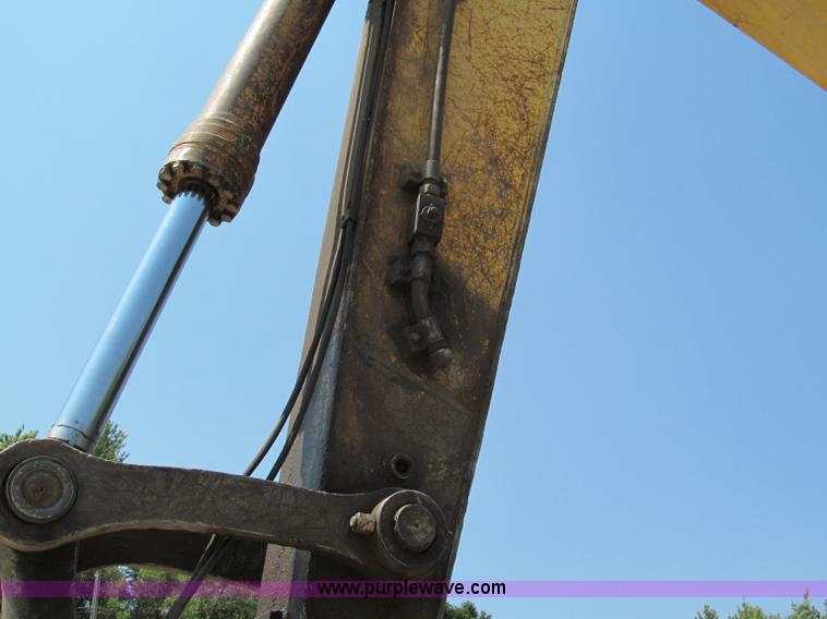 image for item C2327 2004 Komatsu PC400LC-7 excavator