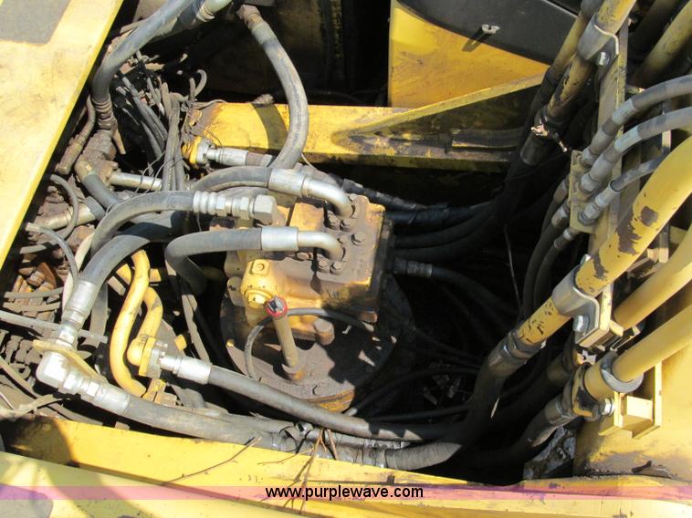 image for item C2327 2004 Komatsu PC400LC-7 excavator