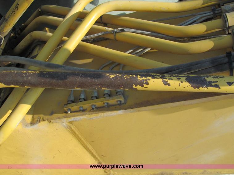 image for item C2327 2004 Komatsu PC400LC-7 excavator