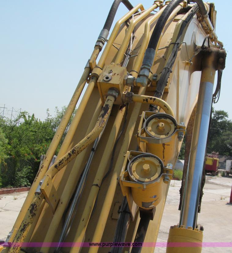 image for item C2327 2004 Komatsu PC400LC-7 excavator