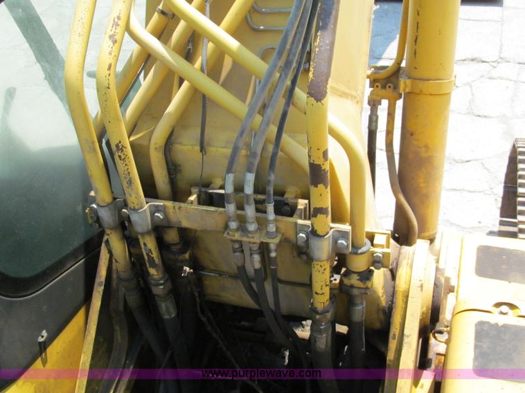 image for item C2327 2004 Komatsu PC400LC-7 excavator