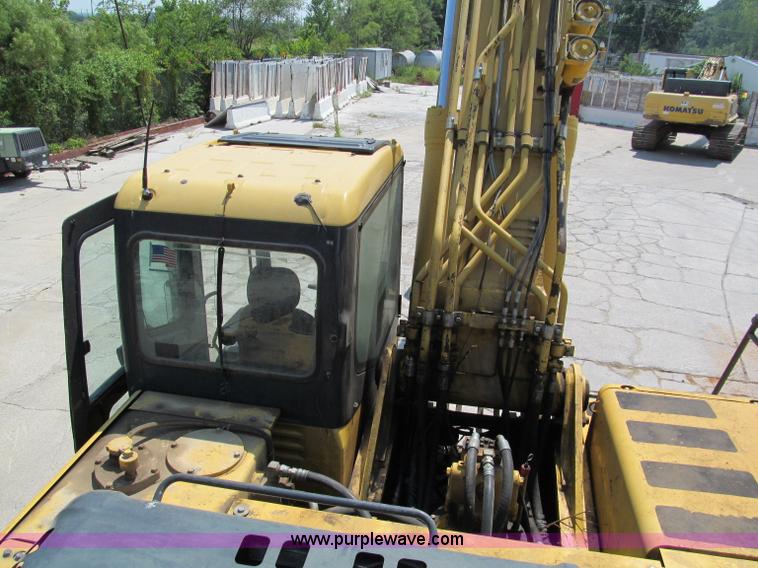 image for item C2327 2004 Komatsu PC400LC-7 excavator