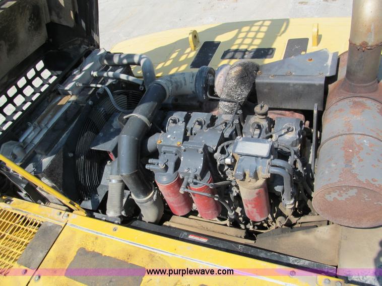 image for item C2327 2004 Komatsu PC400LC-7 excavator