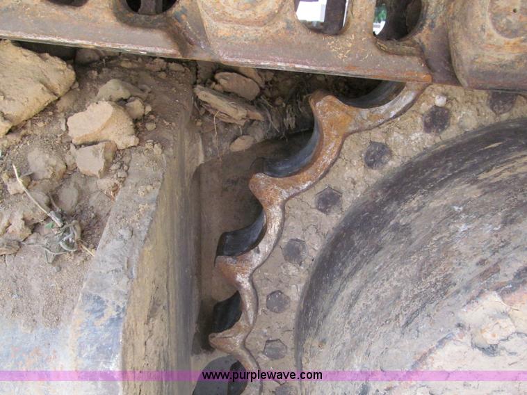 image for item C2327 2004 Komatsu PC400LC-7 excavator