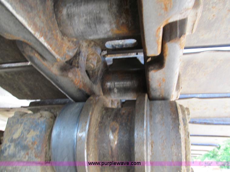 image for item C2327 2004 Komatsu PC400LC-7 excavator