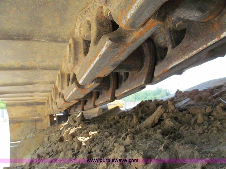 image for item C2327 2004 Komatsu PC400LC-7 excavator