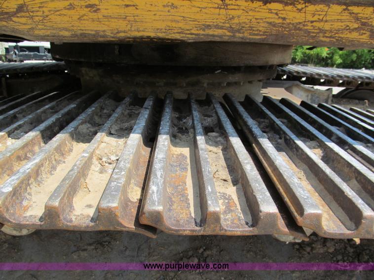 image for item C2327 2004 Komatsu PC400LC-7 excavator