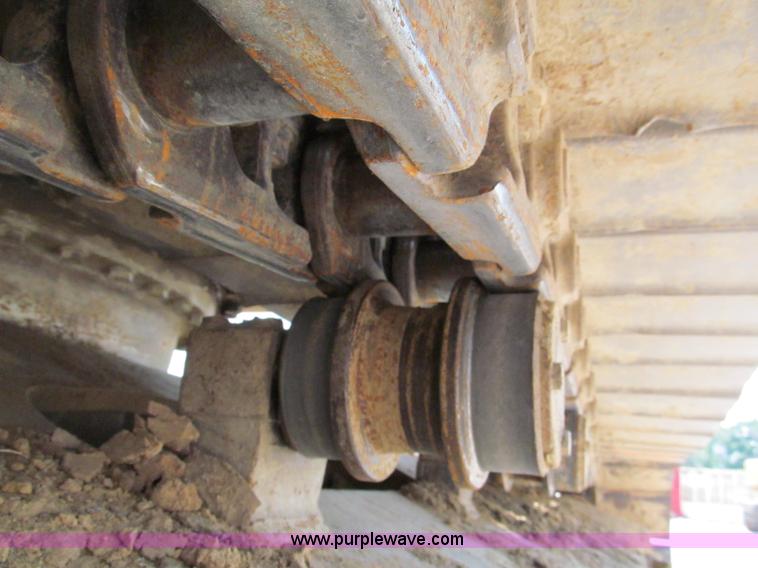 image for item C2327 2004 Komatsu PC400LC-7 excavator
