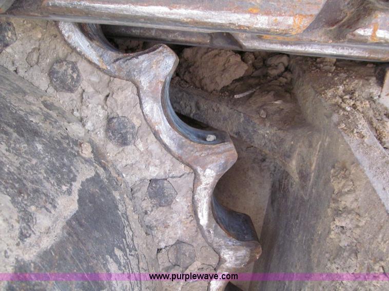 image for item C2327 2004 Komatsu PC400LC-7 excavator