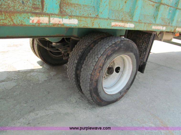 image for item C2370 1996 Steco 40' ejector trailer