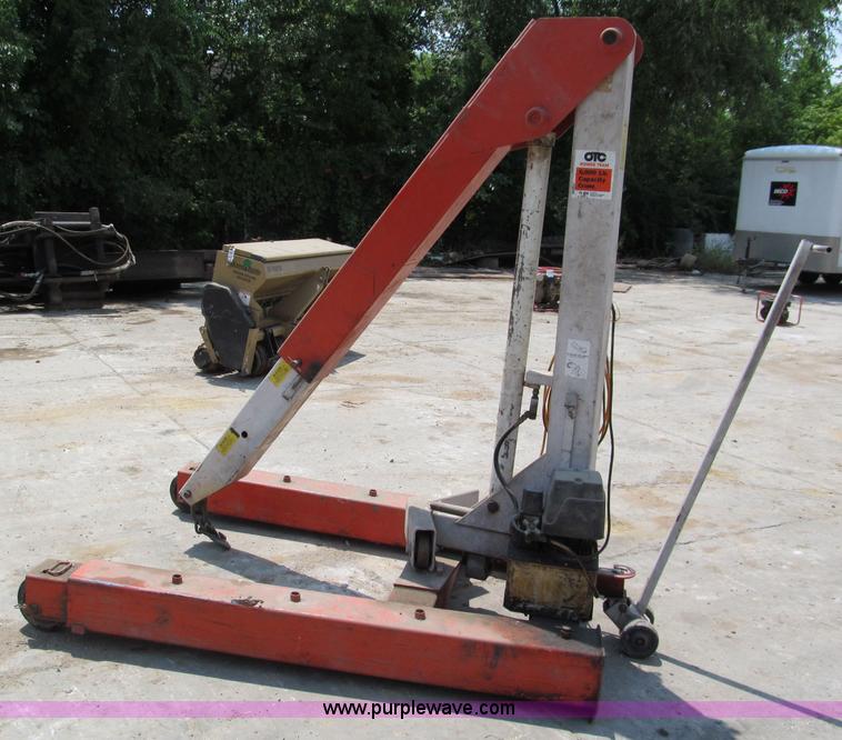 image for item C2378 OTC 6,000 lb shop crane