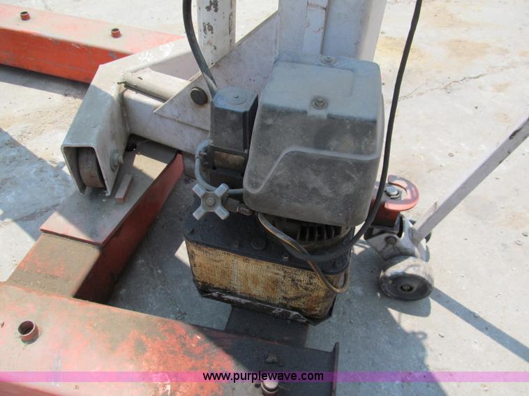 image for item C2378 OTC 6,000 lb shop crane
