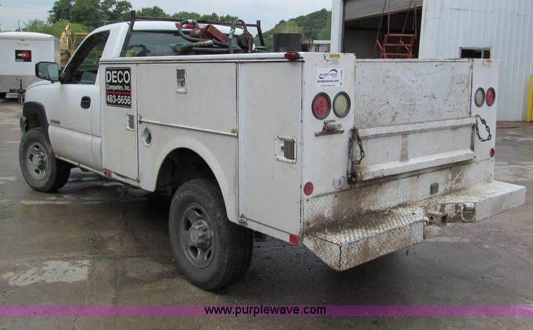 image for item C2388 2003 Chevrolet Silverado 2500 HD service truck