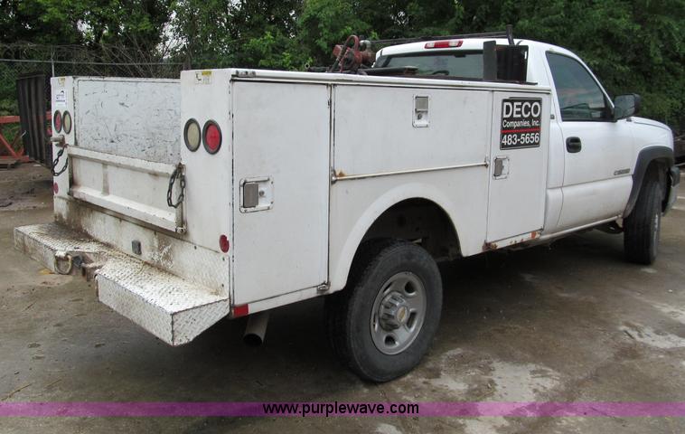 image for item C2388 2003 Chevrolet Silverado 2500 HD service truck