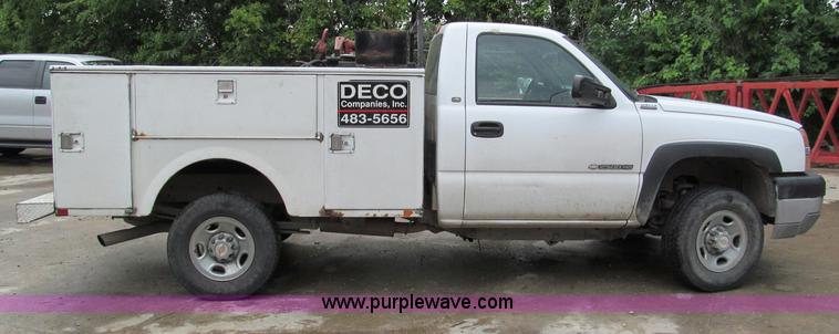 image for item C2388 2003 Chevrolet Silverado 2500 HD service truck