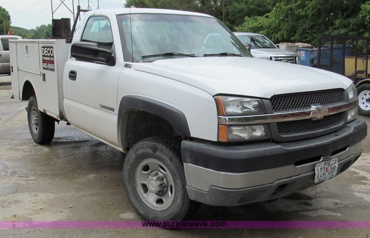 image for item C2388 2003 Chevrolet Silverado 2500 HD service truck