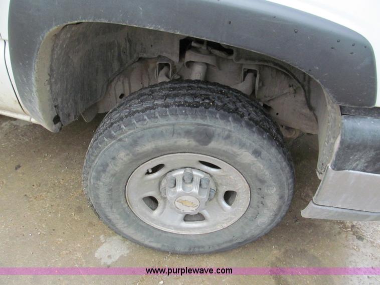 image for item C2388 2003 Chevrolet Silverado 2500 HD service truck