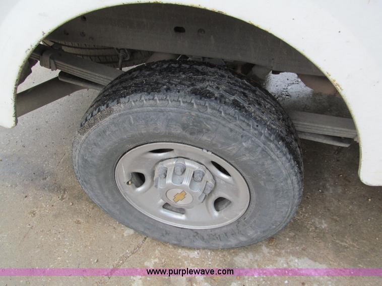 image for item C2388 2003 Chevrolet Silverado 2500 HD service truck