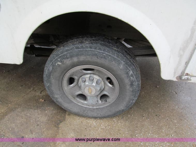 image for item C2388 2003 Chevrolet Silverado 2500 HD service truck