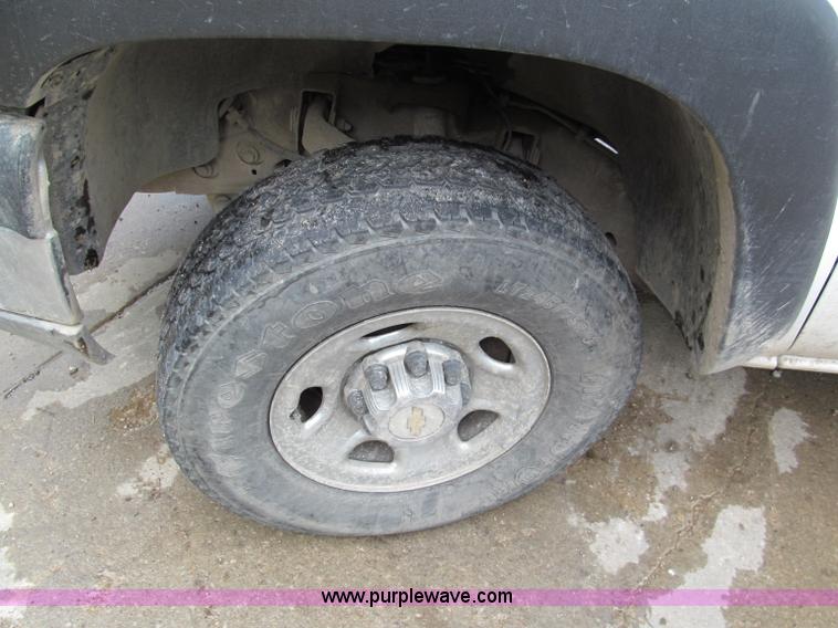 image for item C2388 2003 Chevrolet Silverado 2500 HD service truck