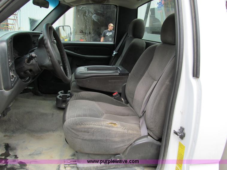 image for item C2388 2003 Chevrolet Silverado 2500 HD service truck