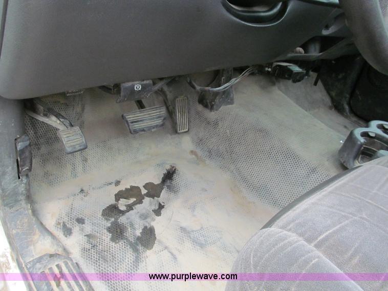 image for item C2388 2003 Chevrolet Silverado 2500 HD service truck