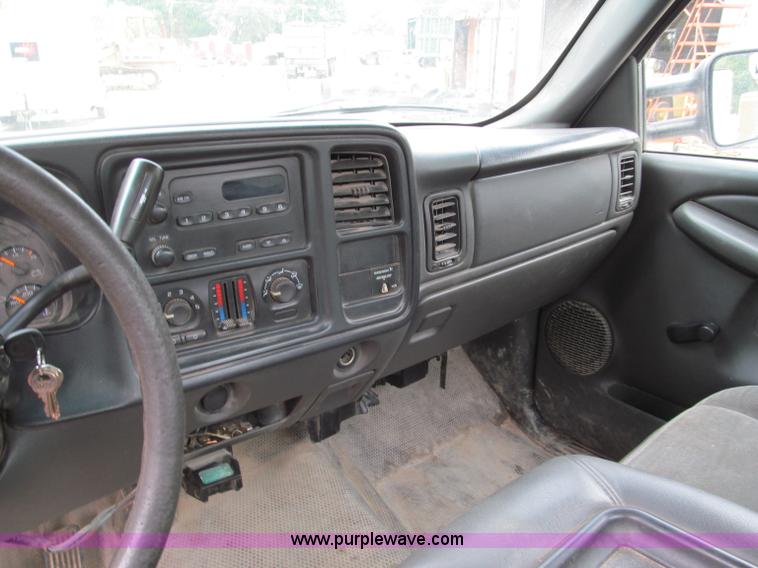 image for item C2388 2003 Chevrolet Silverado 2500 HD service truck