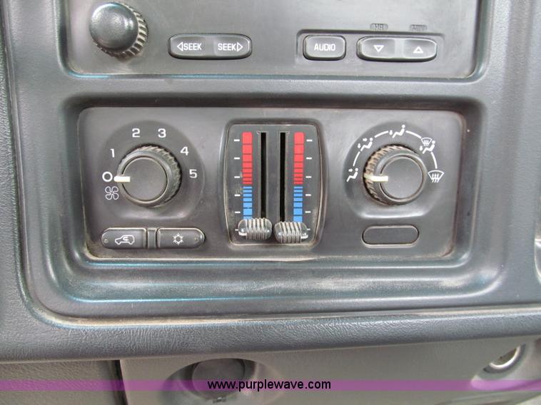 image for item C2388 2003 Chevrolet Silverado 2500 HD service truck