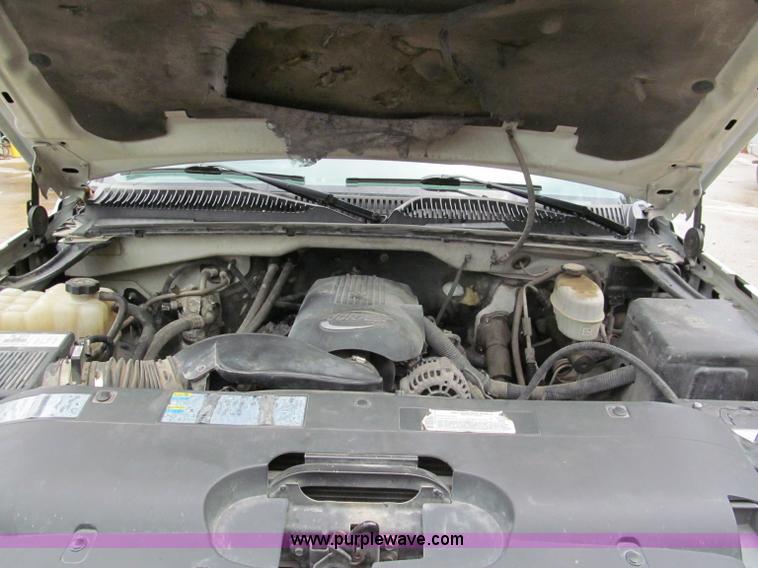 image for item C2388 2003 Chevrolet Silverado 2500 HD service truck