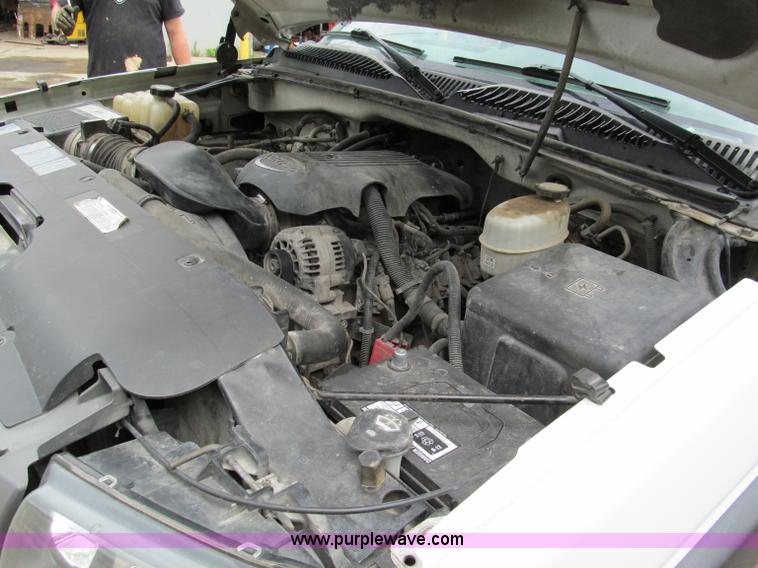 image for item C2388 2003 Chevrolet Silverado 2500 HD service truck